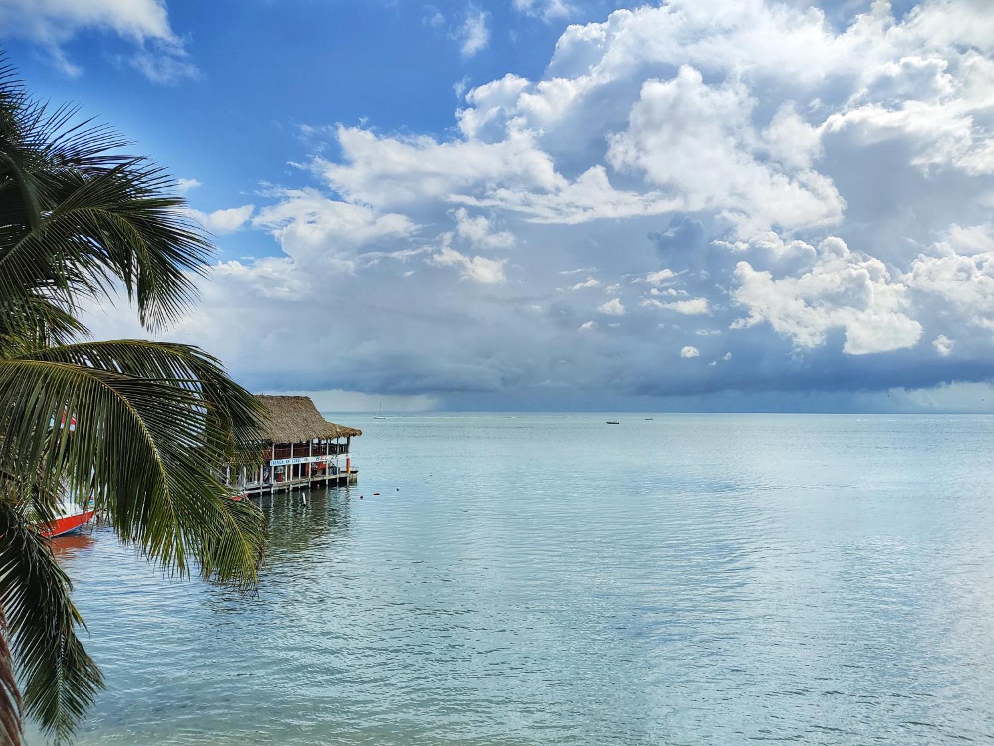 Tres Cocos Resort San Pedro  Buitenkant foto